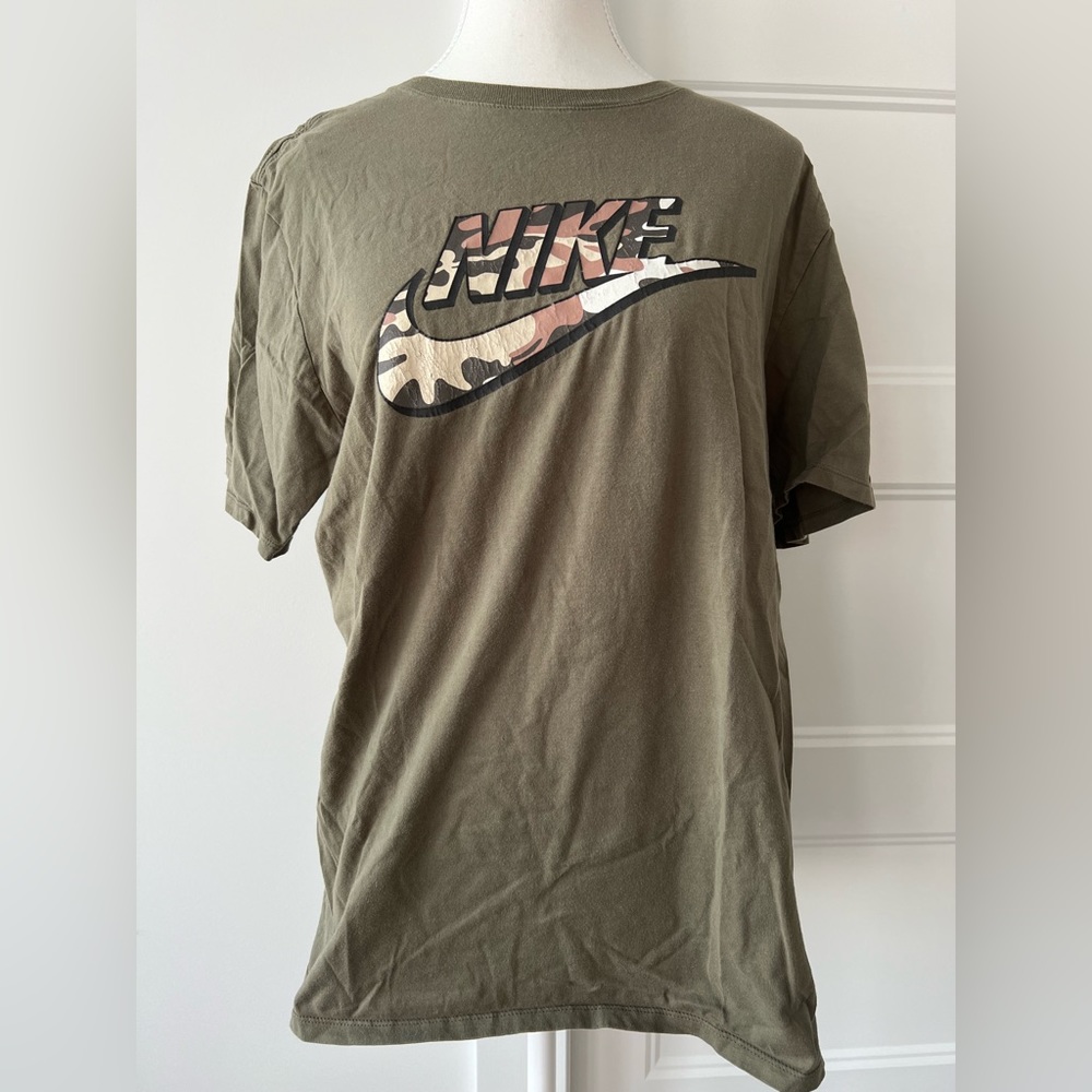 Nike t shirt, size L women